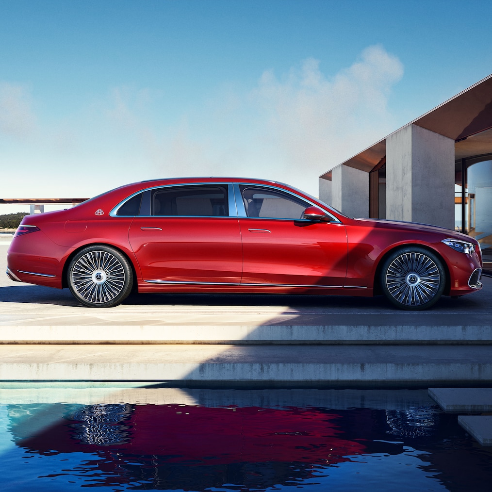 Vista lateral do Classe S do Mercedes-Maybach.
