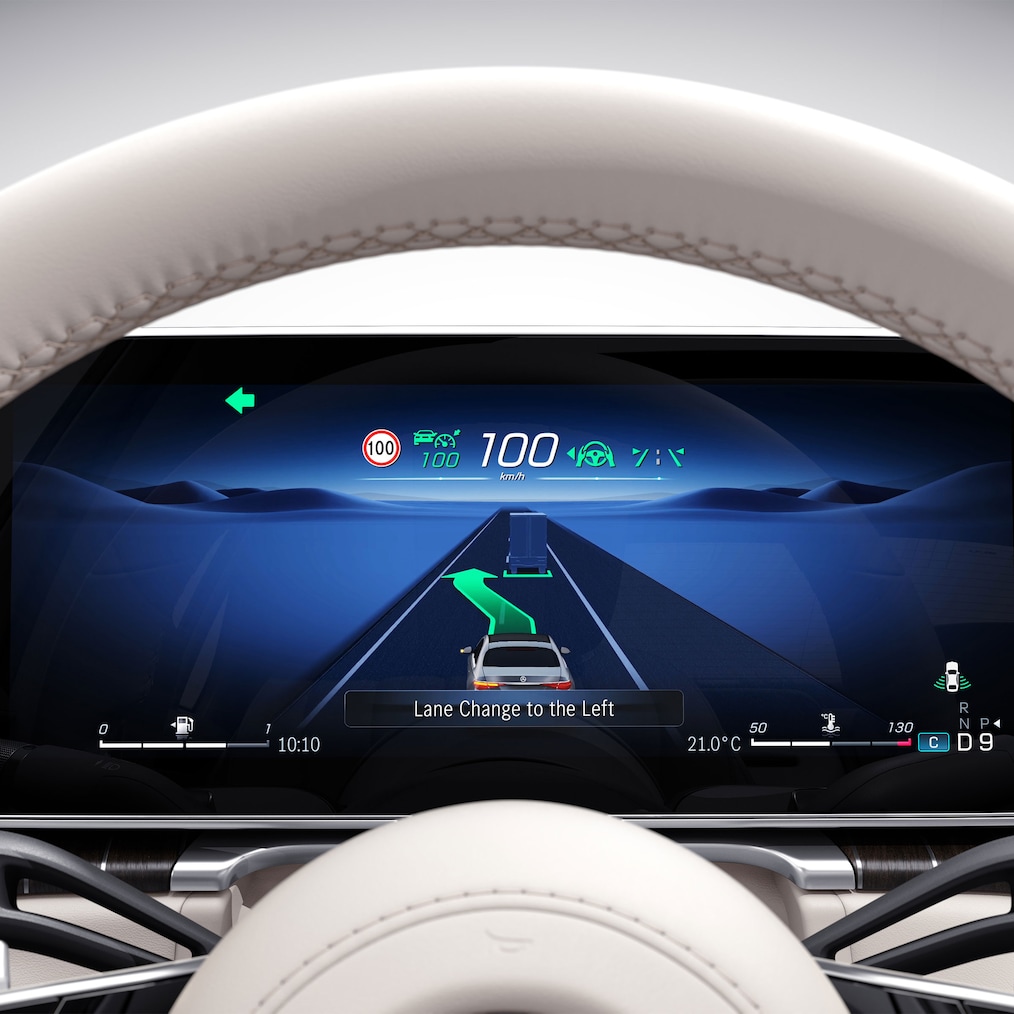 O display do condutor no Mercedes-Benz Classe S Limousine Longa.
