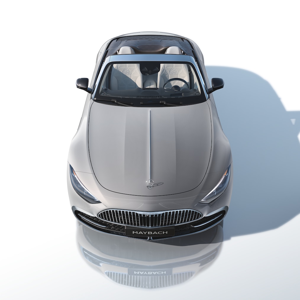 Vista superior frontal do Mercedes-Maybach SL 680 Monogram Series, aberto, com o conceito de design «White Ambience».