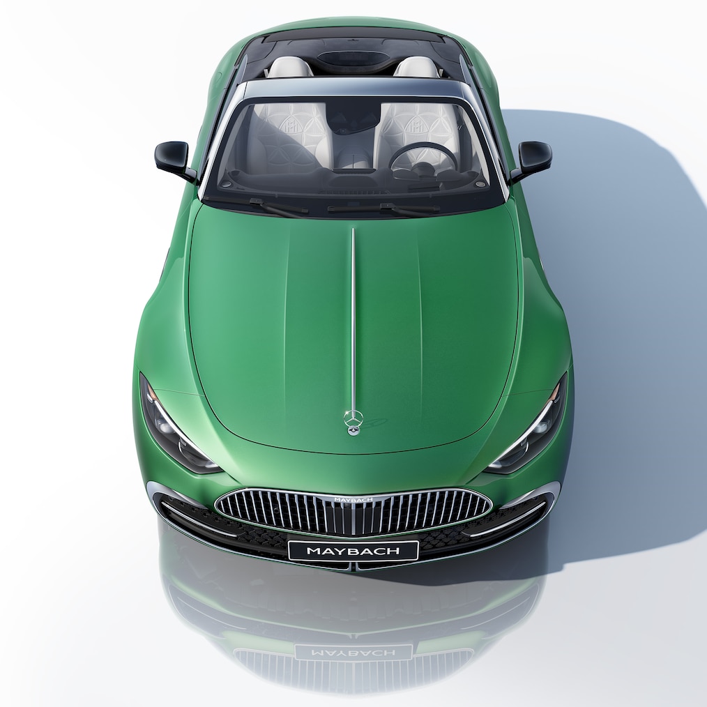Vista superior frontal do Mercedes-Maybach SL 680 Monogram Series, aberto, com o conceito de design «White Ambience».
