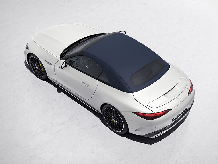 Capota em midnight blue do Mercedes-AMG SL Roadster.