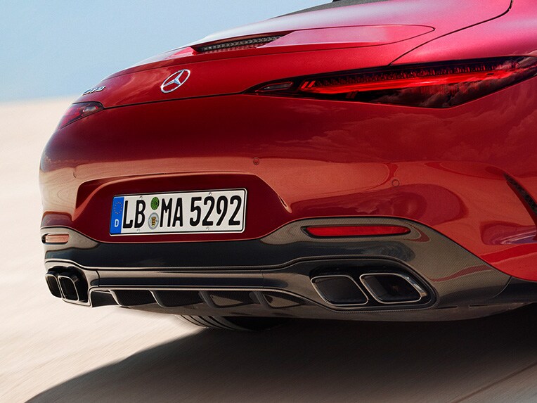 Vista traseira do Mercedes-AMG SL Roadster.