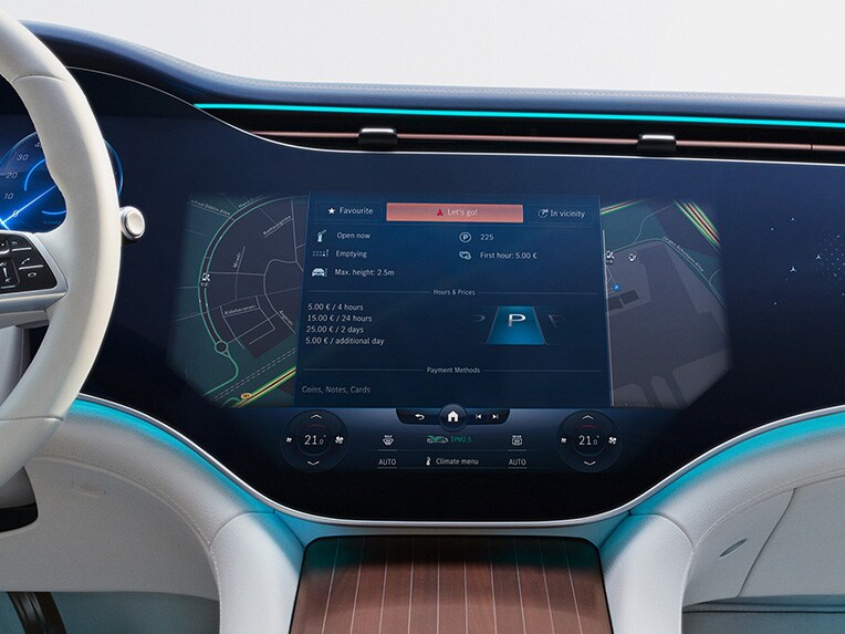 O interior de um veículo Mercedes-EQ.
