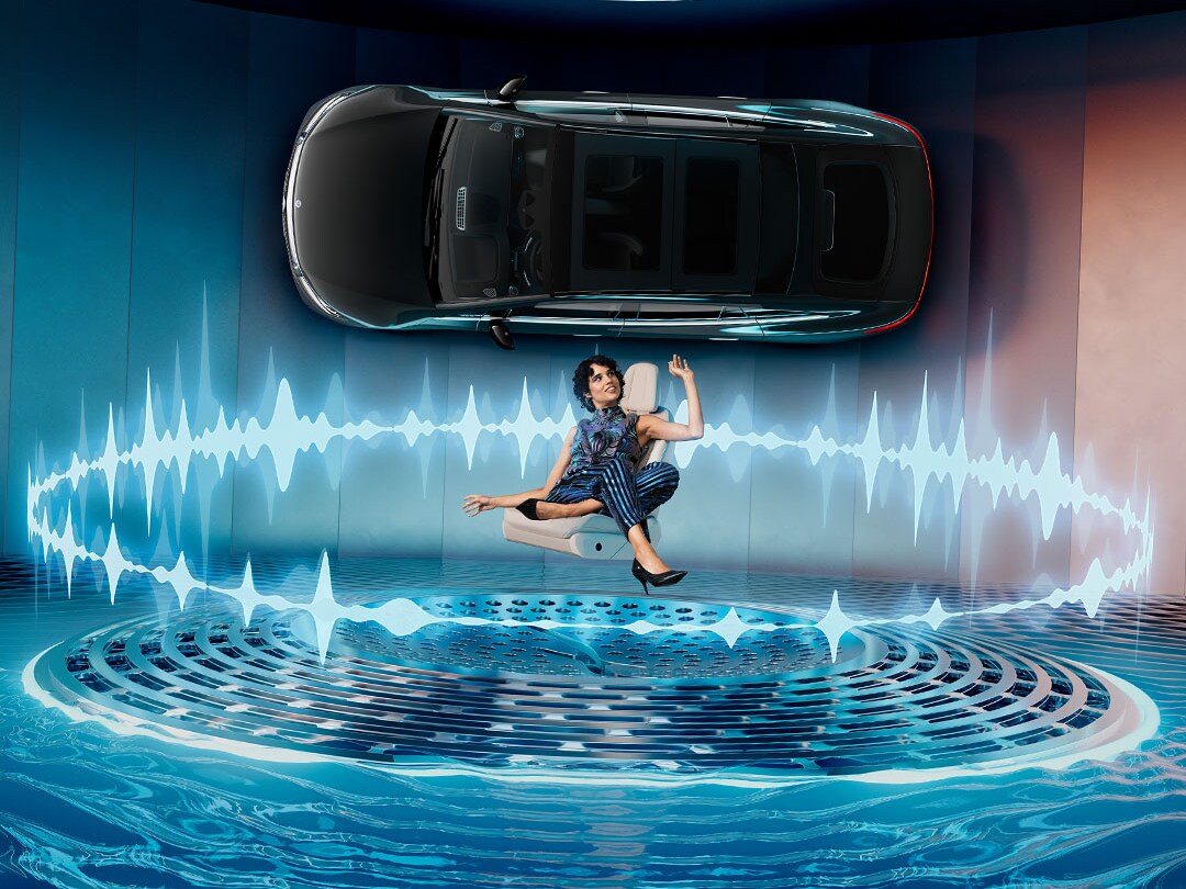 Vista aérea de um veículo Mercedes-EQ.