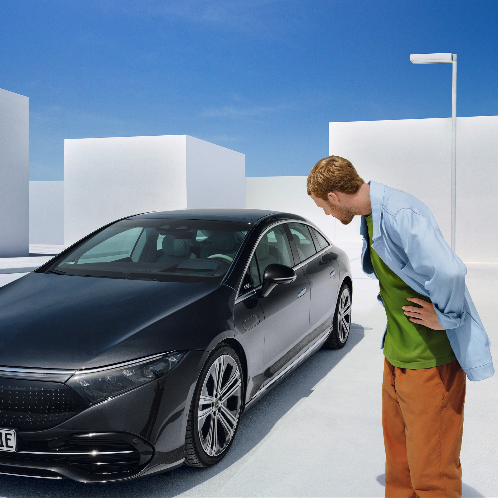 Apoio no caso de acidente e gestão de avarias | Serviços básicos | Mercedes me O assistente de emergência é ativado no veículo devido a uma avaria.