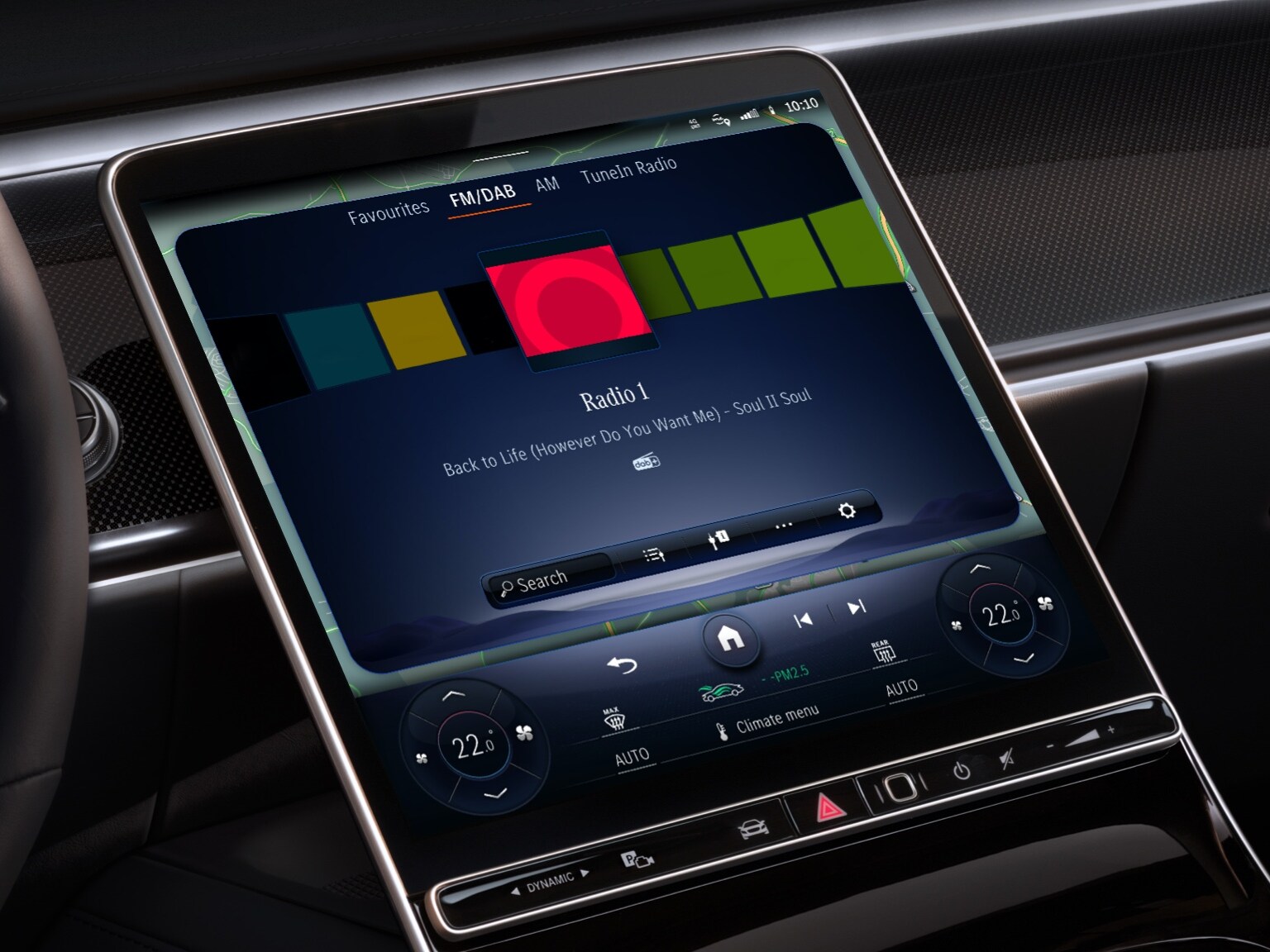 No sistema multimédia MBUX de um Mercedes-Benz são apresentadas estações de rádio de todo o mundo graças aos Packs Entretenimento.