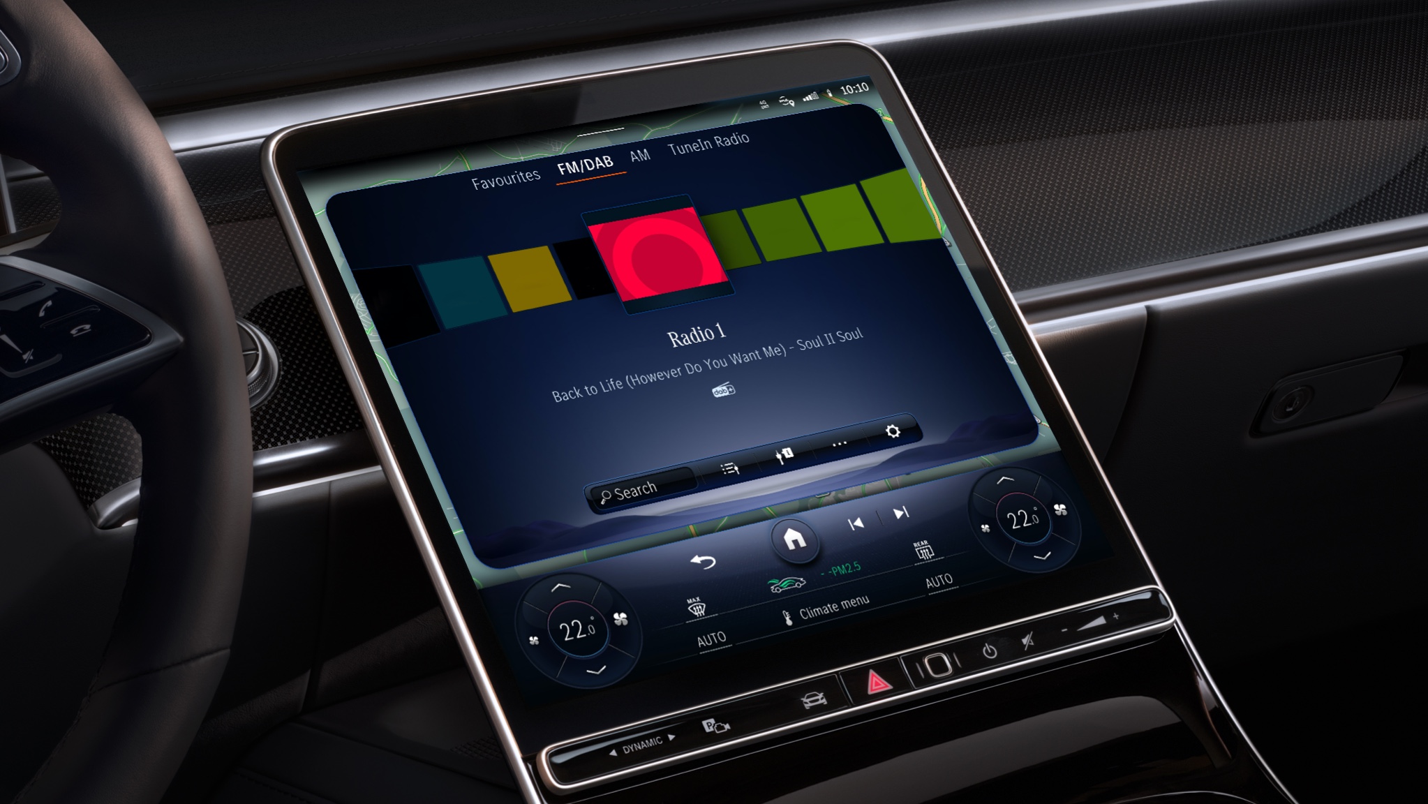 Informações rádio alargadas | Entretenimento | Mercedes-Benz No sistema multimédia MBUX de um Mercedes-Benz são apresentadas estações de rádio de todo o mundo graças aos Packs Entretenimento.