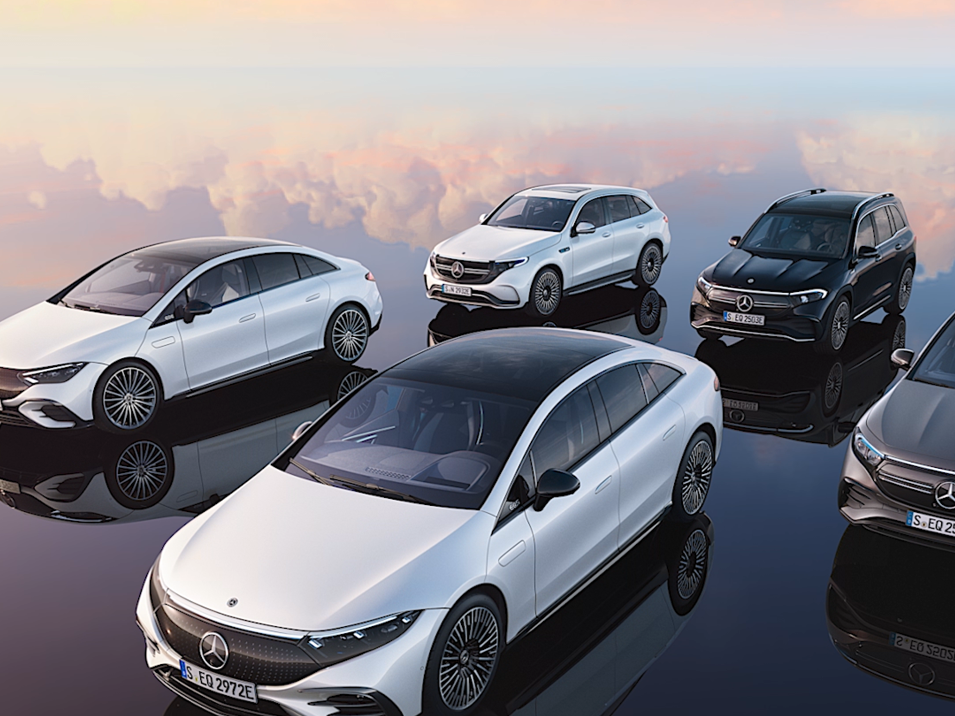 Vista frontal lateral de modelos de veículos elétricos Mercedes-Benz