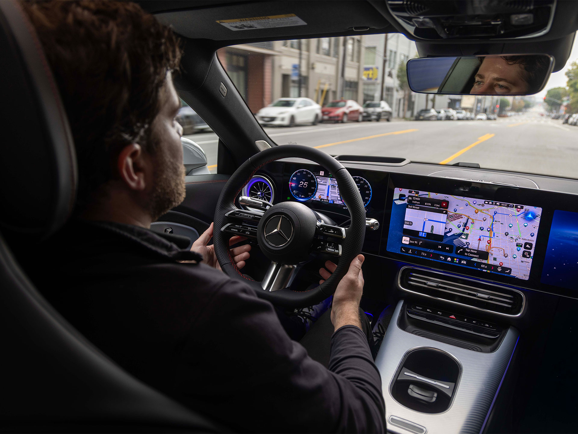 MB.DRIVE | Sistemas de condução automatizada e assistência | Mercedes-Benz O cockpit de um veículo Mercedes-Benz.