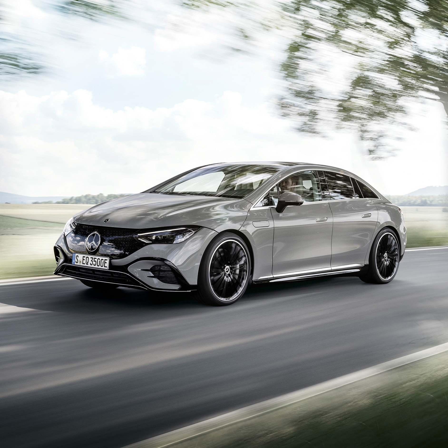 Vista frontal do Mercedes-Benz EQS Limousine. Vista frontal do Mercedes-Benz EQS Limousine.