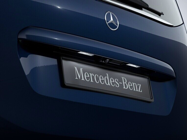 A câmara de marcha-atrás no espaço traseiro do Mercedes-Benz Citan Tourer.