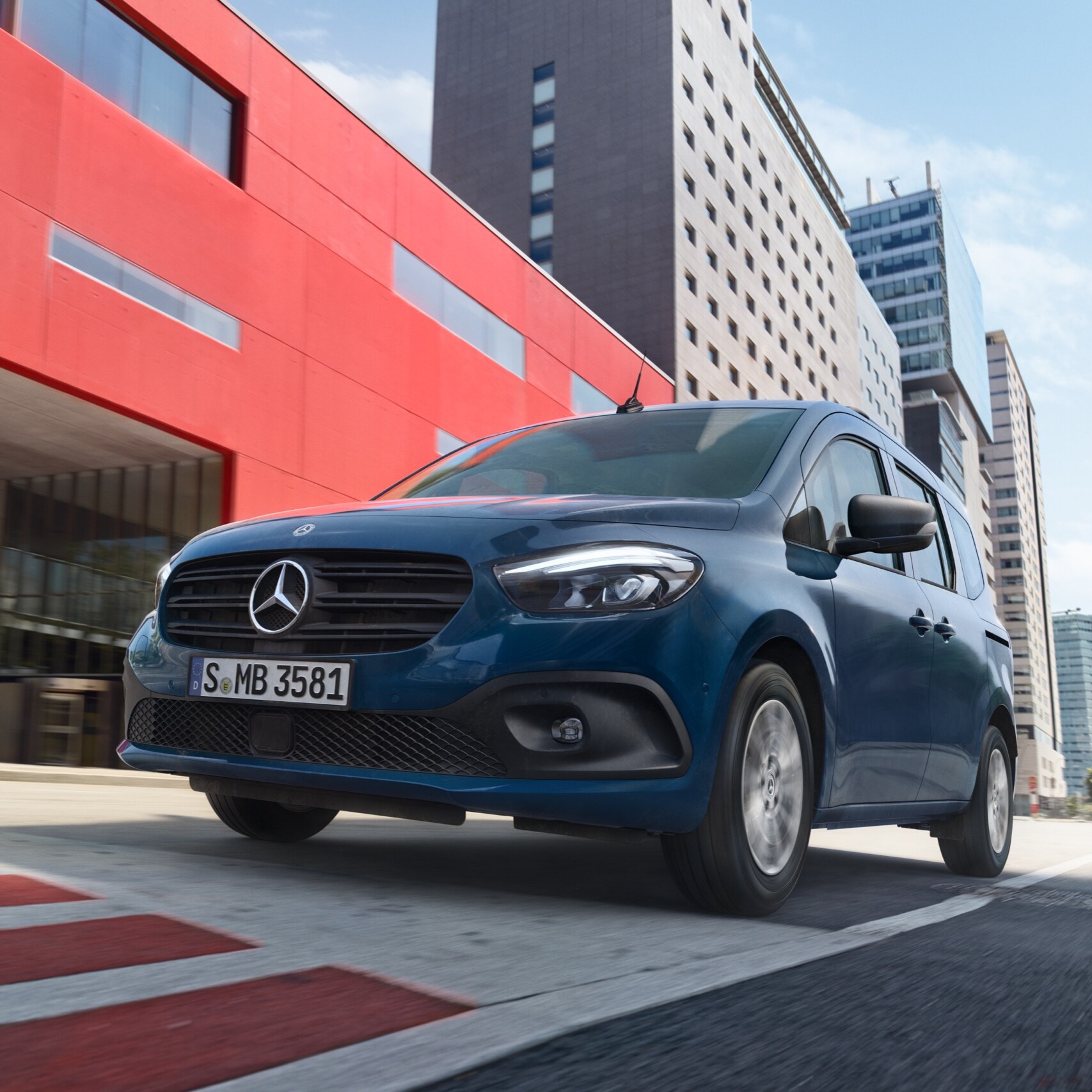 O Mercedes-Benz Citan Tourer a transportar passageiros.