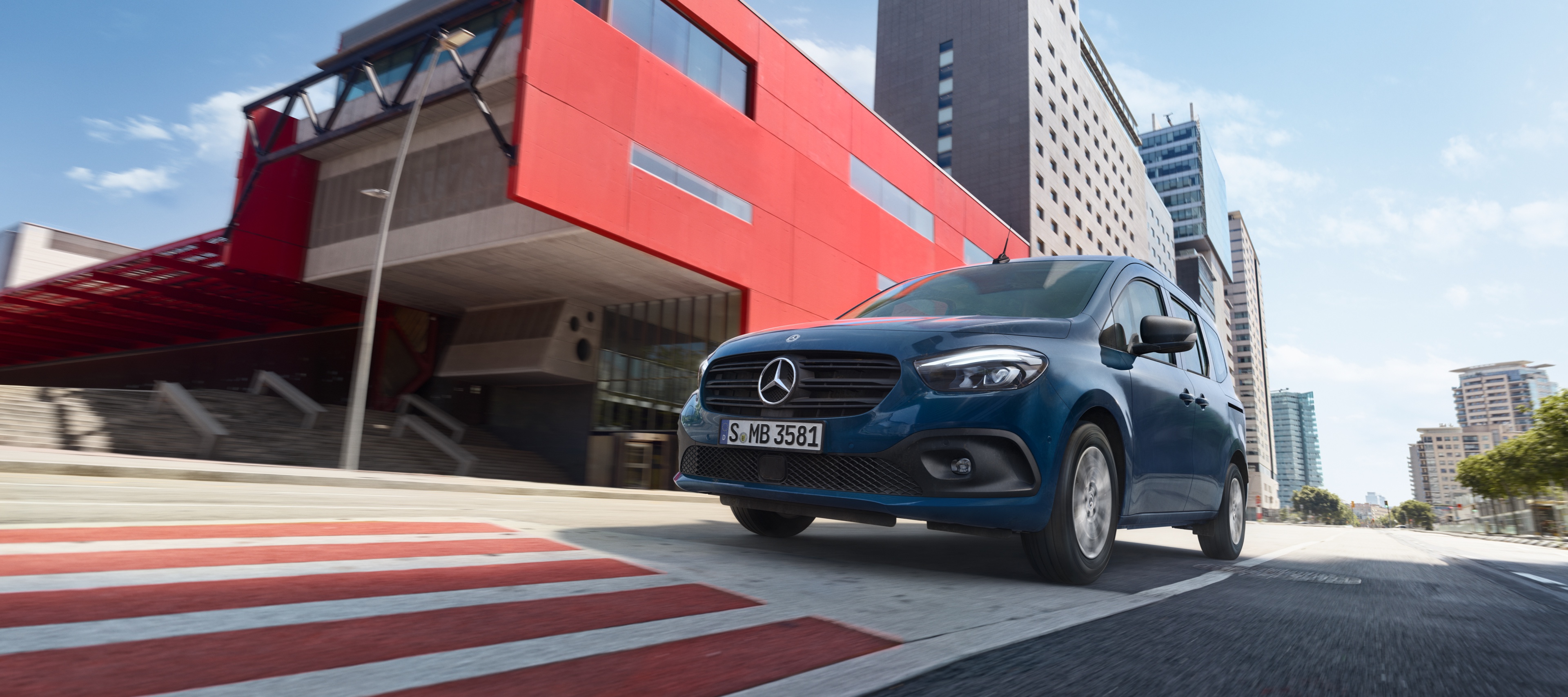 Citan Tourer | Mercedes-Benz O Mercedes-Benz Citan Tourer a transportar passageiros.