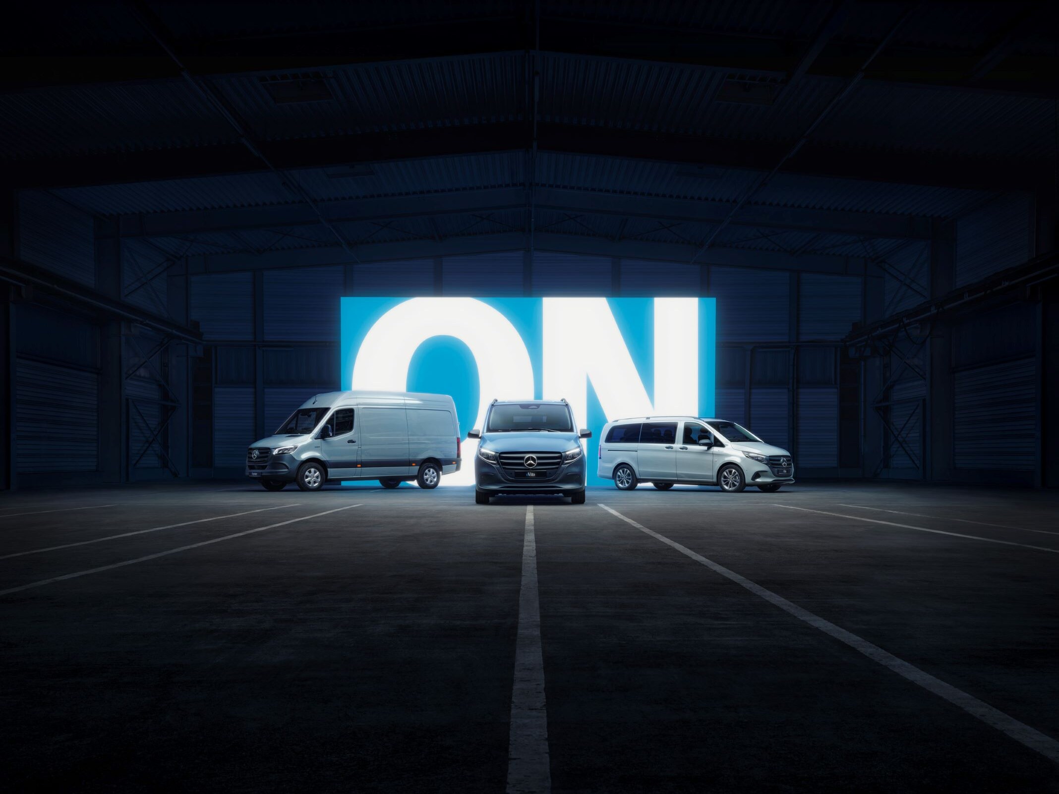 O sistema multimédia MBUX num veículo comercial ligeiro elétrico Mercedes-Benz.