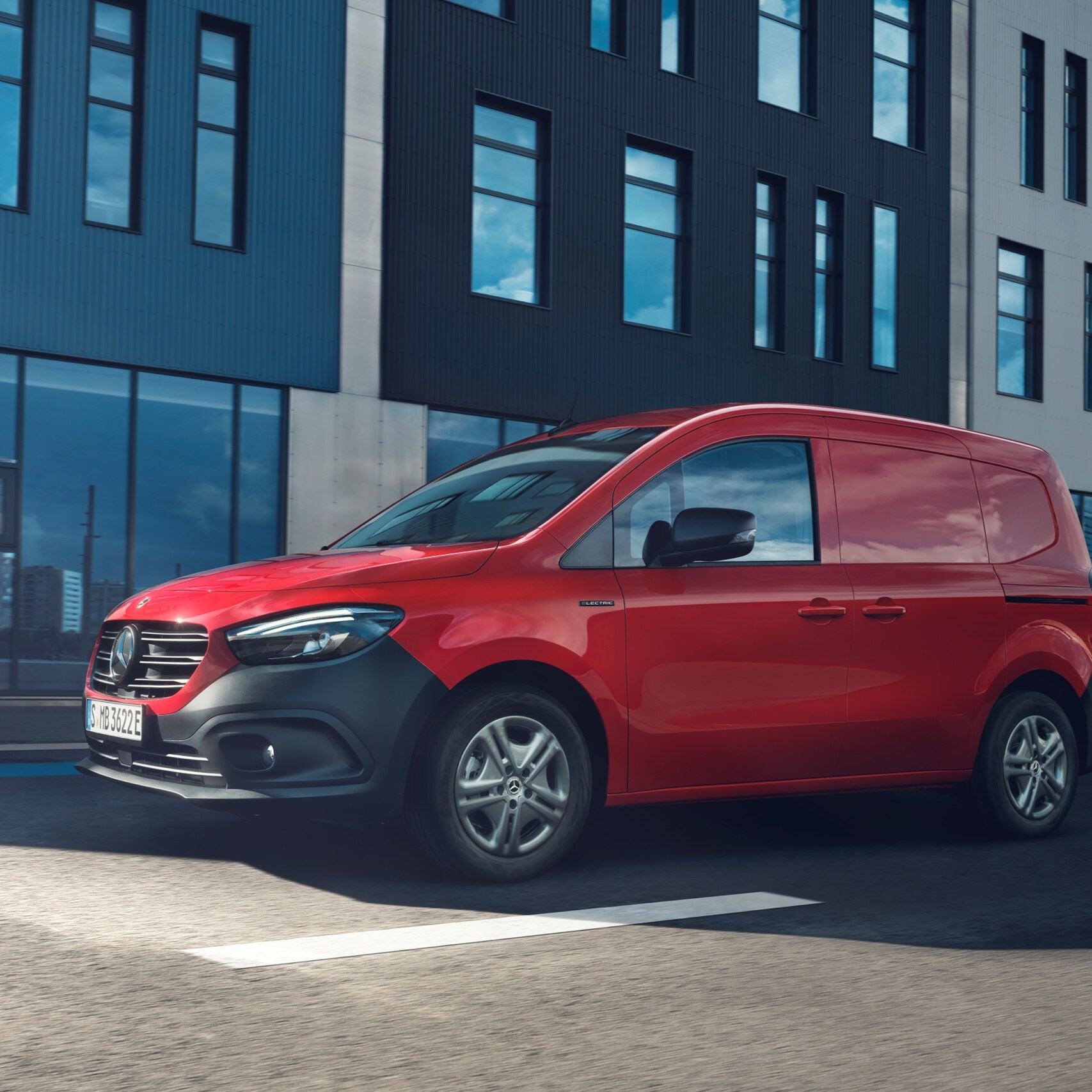 O Mercedes-Benz eCitan Furgão em ação.