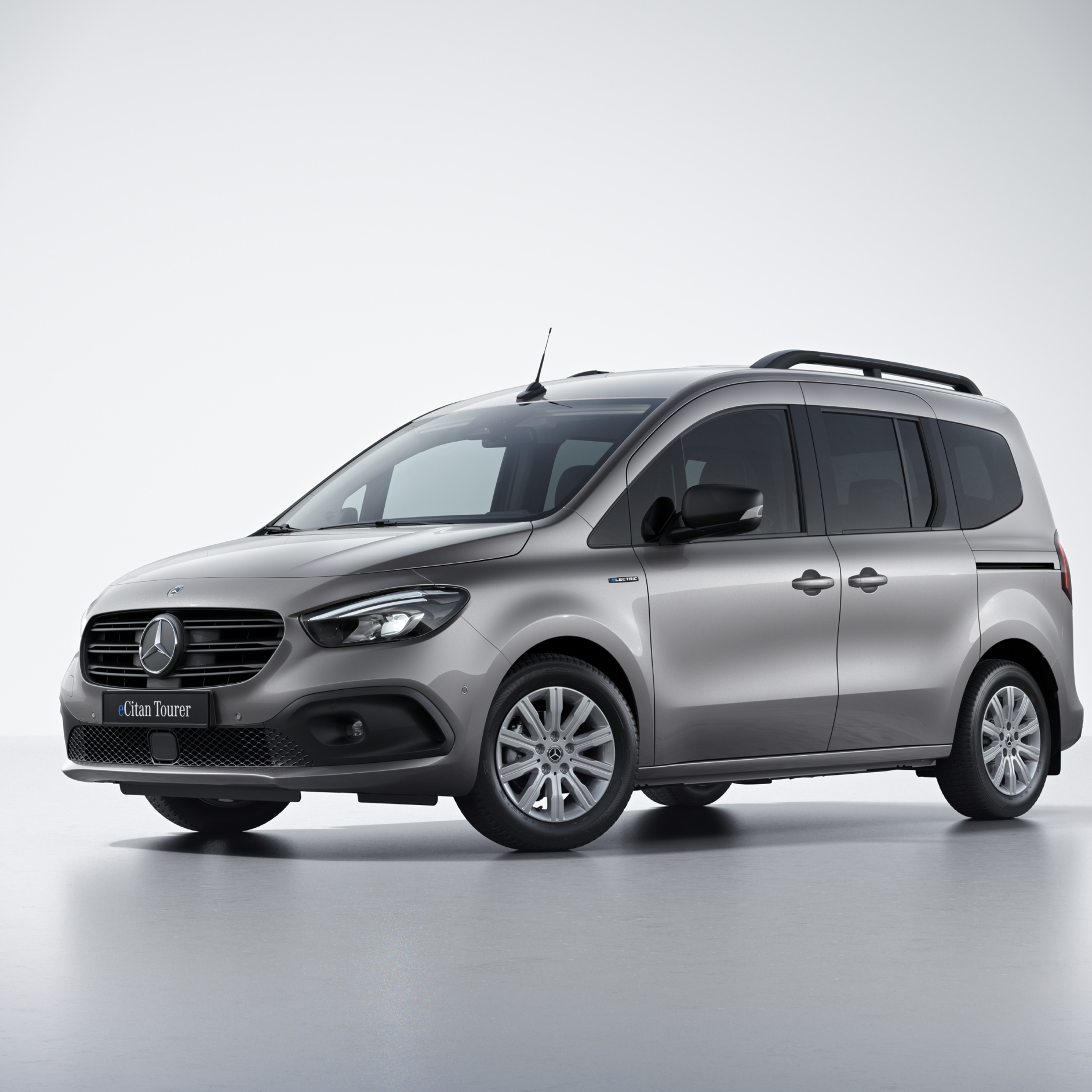 Funcionalidades digitais extra | Citan Tourer | Mercedes-Benz Conectividade inteligente graças às Funcionalidades digitais extra do Mercedes-Benz eCitan Tourer.