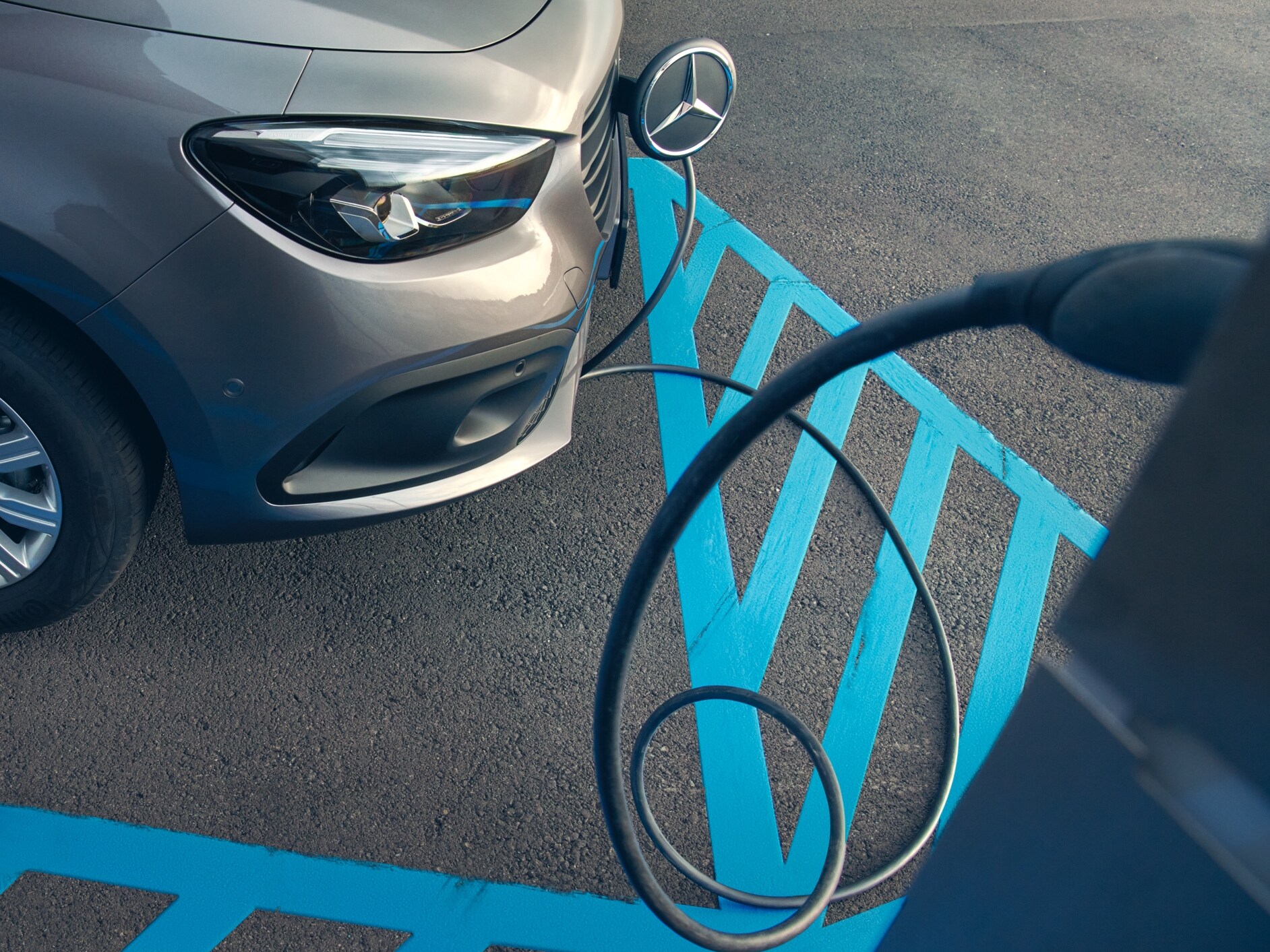 O Mercedes-Benz eCitan Tourer a carregar.