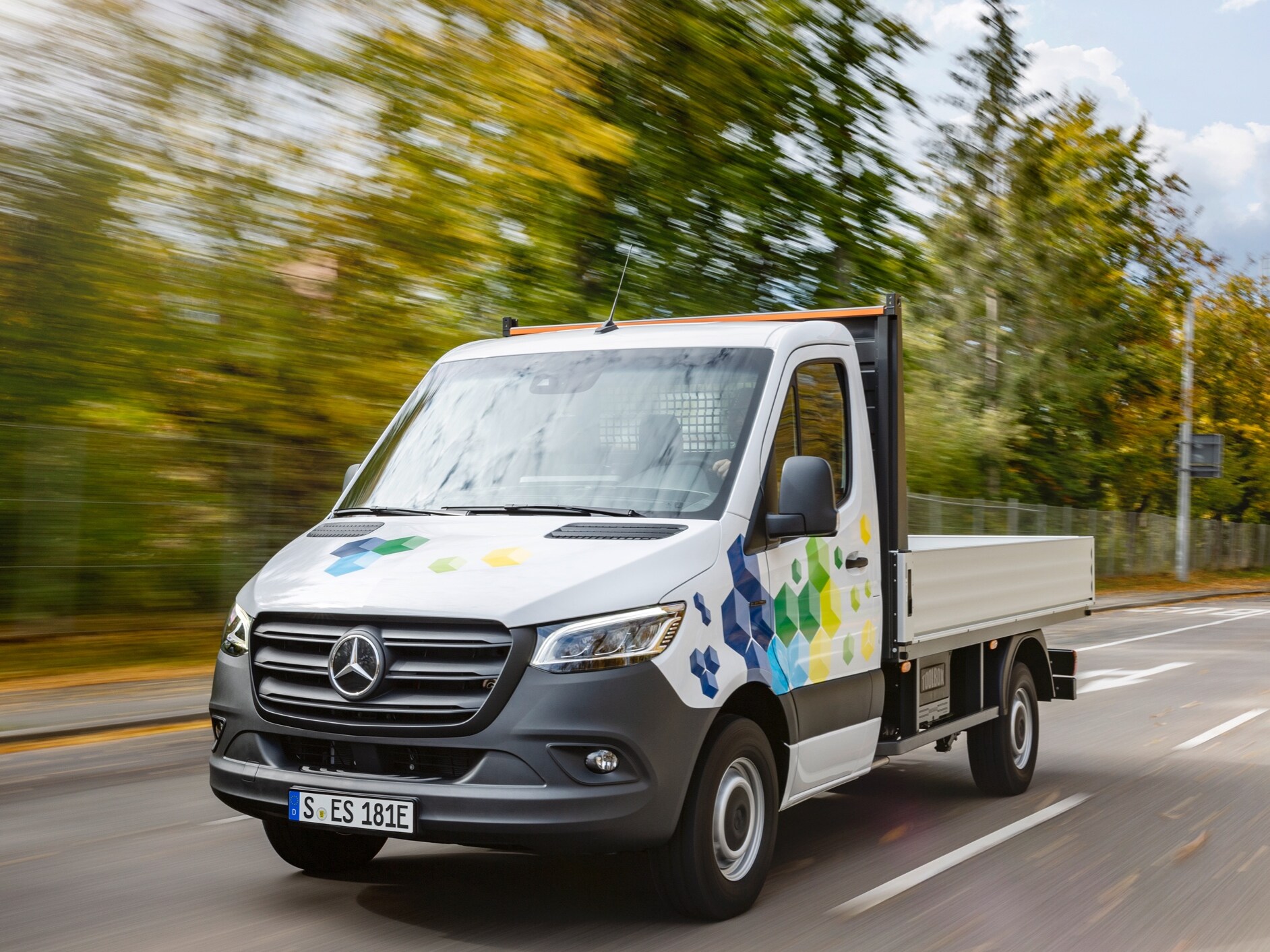 O novo eSprinter Chassi estará disponível com dois níveis de motorização, três variantes da bateria de alta tensão e duas variantes de comprimento.