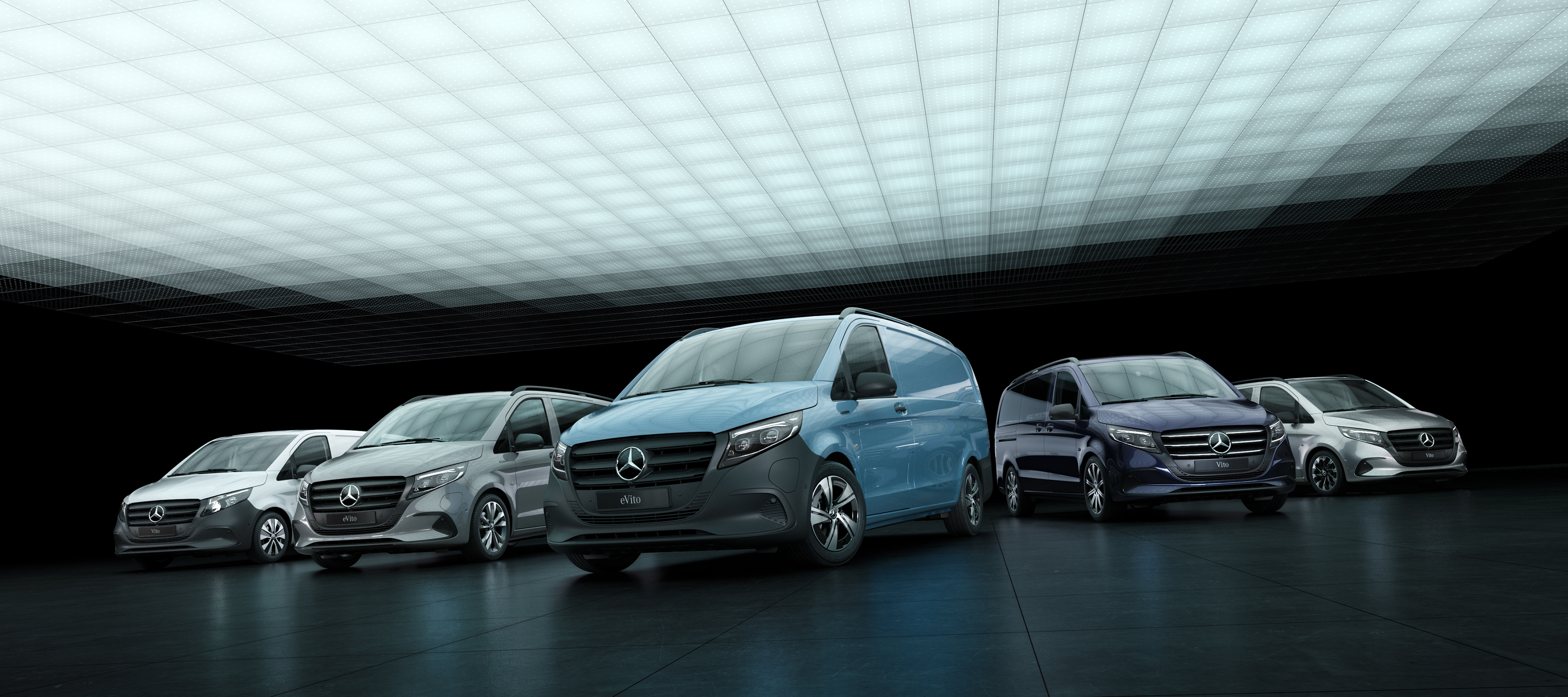 Vito e eVito | Veículos comerciais ligeiros Mercedes-Benz Os novos modelos Mercedes-Benz eVito e Vito podem ser apreciados num pavilhão com iluminação atmosférica.