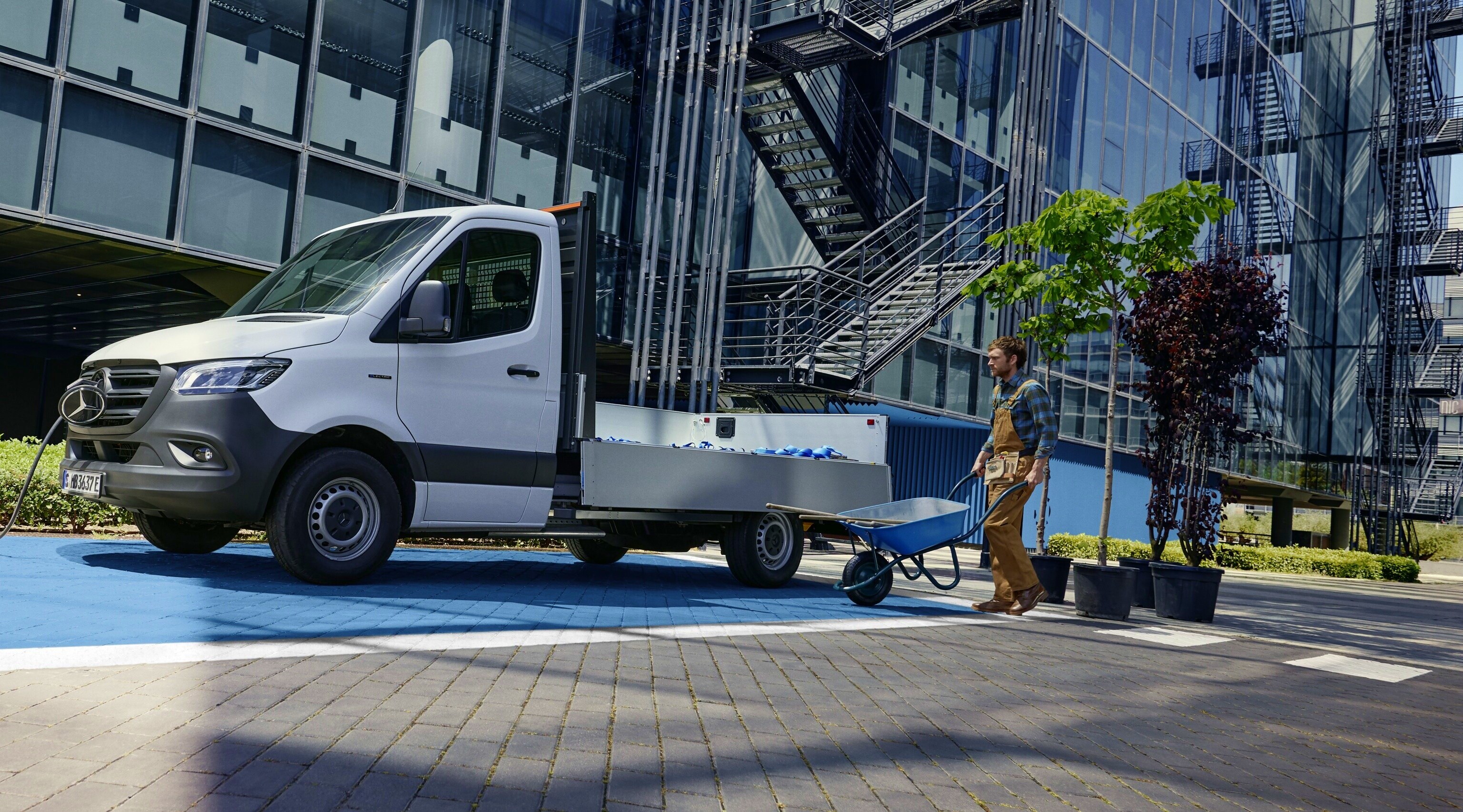 O Mercedes-Benz eSprinter Chassi como veículo de plataforma em uso.