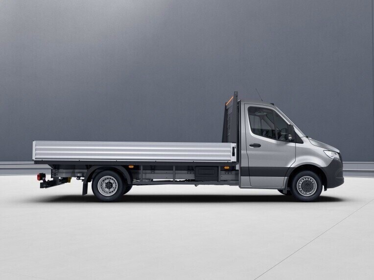 O Sprinter Veículo de plataforma com comprimento longo e cabina standard.