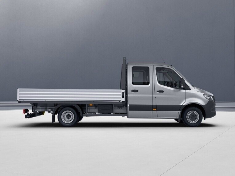 O Sprinter Veículo de plataforma com comprimento standard e cabina dupla.