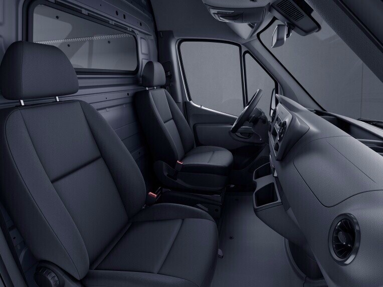 Os airbags de janela integrados no teto interior oferecem proteção para a cabeça, rosto e zona do peito em caso de colisão lateral, para as pessoas que se encontram no lado exterior da cabina do condutor.