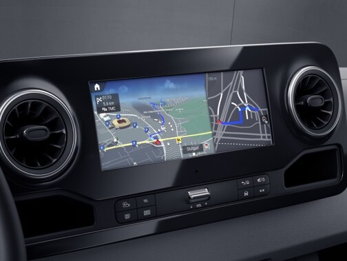 Poupe tempo com o rápido sistema de navegação Mercedes-Benz, com entradas flexíveis através de operação tátil ou de entrada de voz.