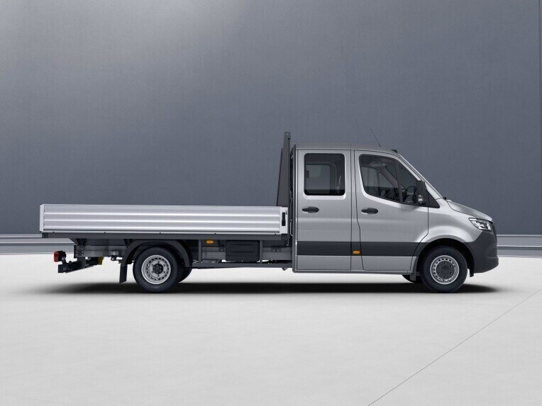 O Sprinter Veículo de plataforma com comprimento longo e cabina dupla.
