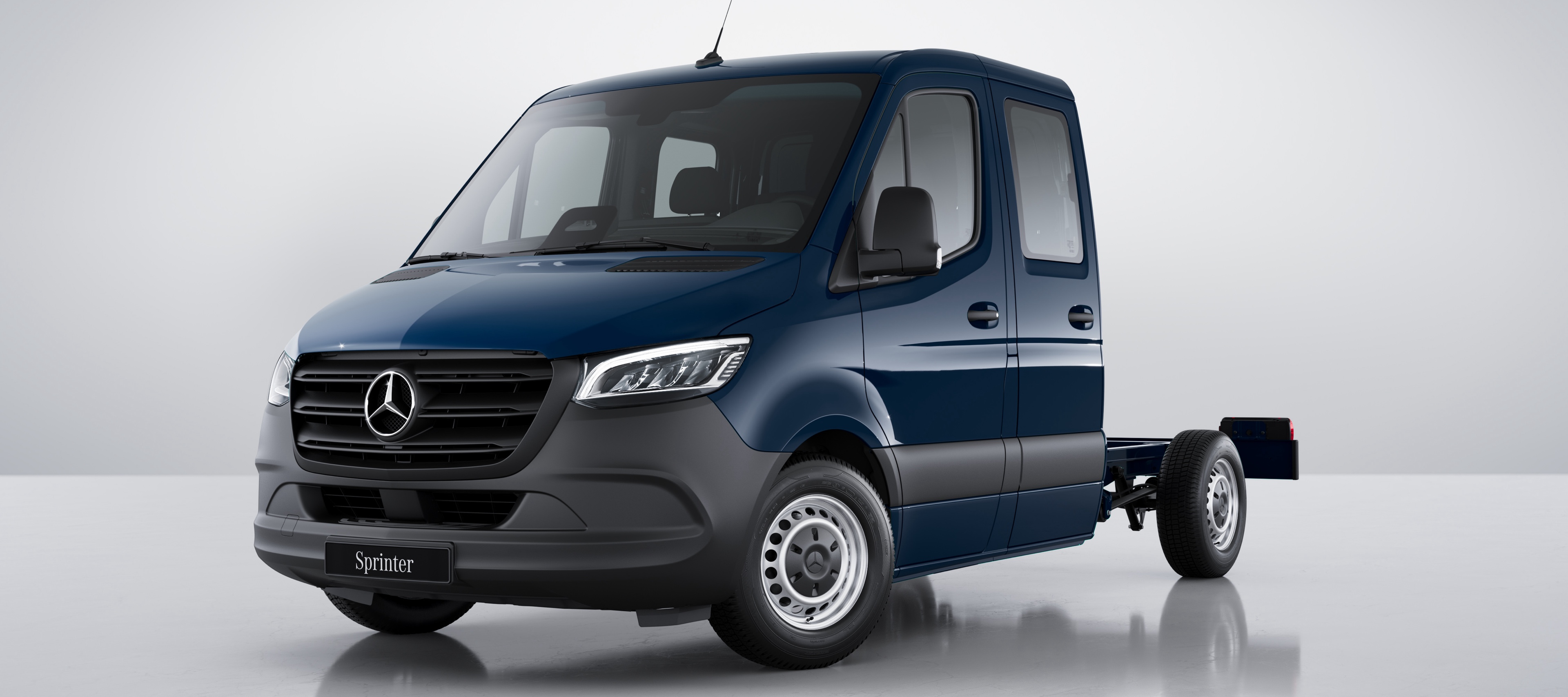 Comparação de veículos | Sprinter Chassis | Mercedes-Benz A vista frontal do Mercedes-Benz Sprinter Chassis.