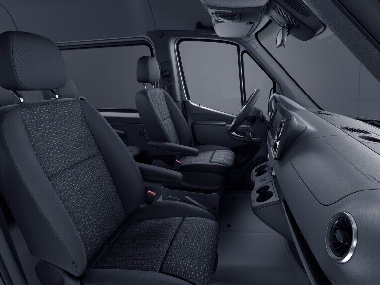 Os airbags de janela integrados no teto interior oferecem proteção para a cabeça, rosto e zona do peito em caso de colisão lateral, para as pessoas que se encontram no lado exterior da cabina do condutor.