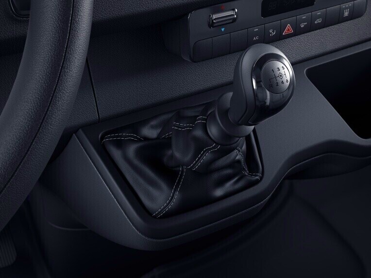 A caixa manual de 6 velocidades combina elevado conforto de mudanças e condução com eficiência e manuseamento ágil.