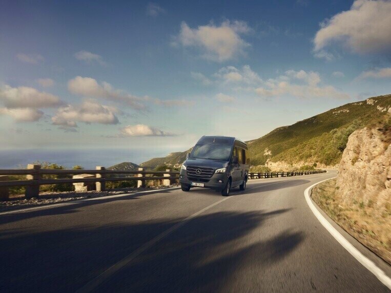 O caminho certo para o seu destino: tem em consideração as dimensões do veículo e do reboque ao calcular a rota ideal para o Mercedes-Benz Sprinter.