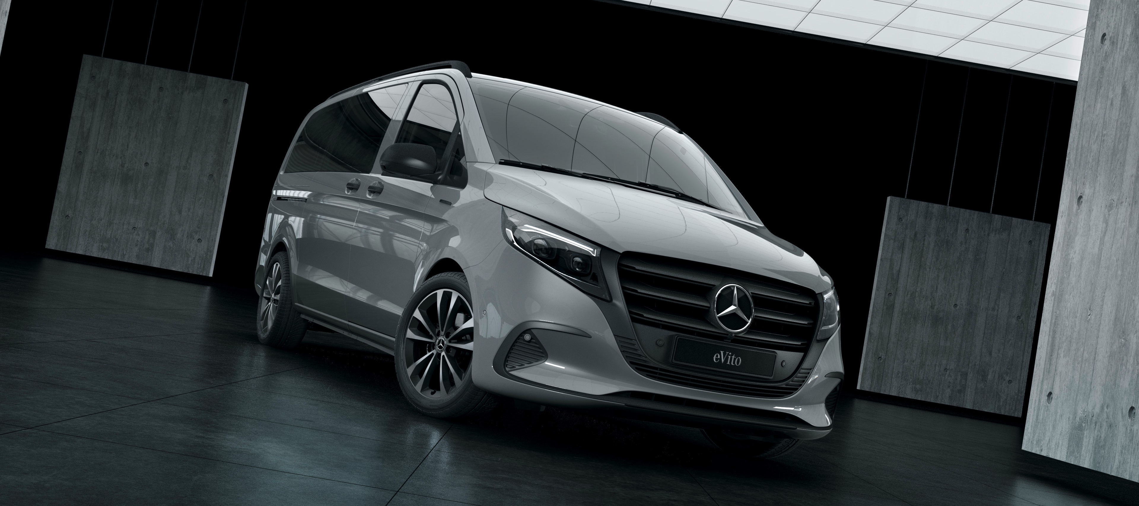 eVito Tourer | Veículos comerciais ligeiros Mercedes-Benz O Mercedes-Benz eVito Tourer num armazém com paredes de betão.