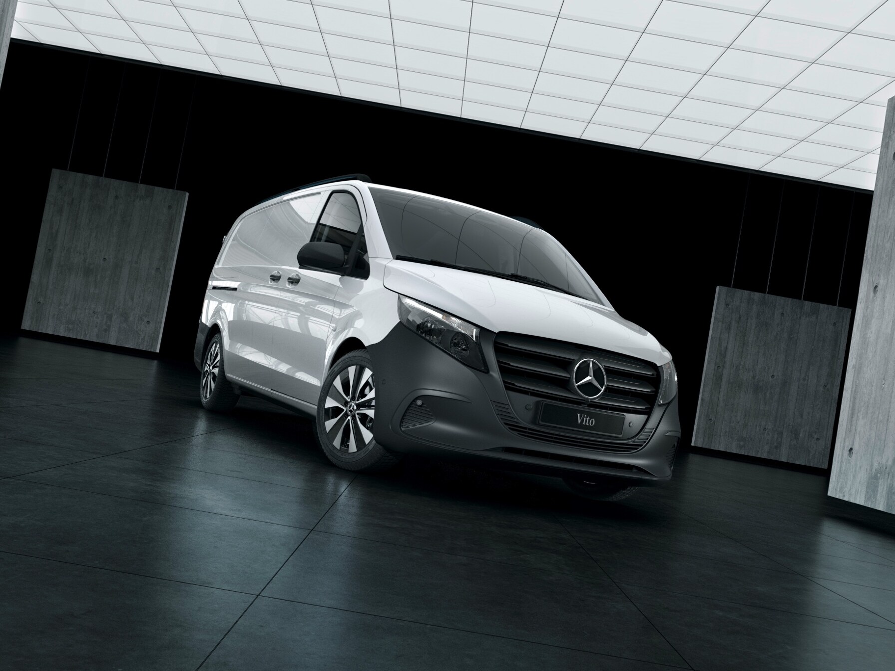 O Mercedes-Benz Vito Furgão num armazém com paredes de betão.