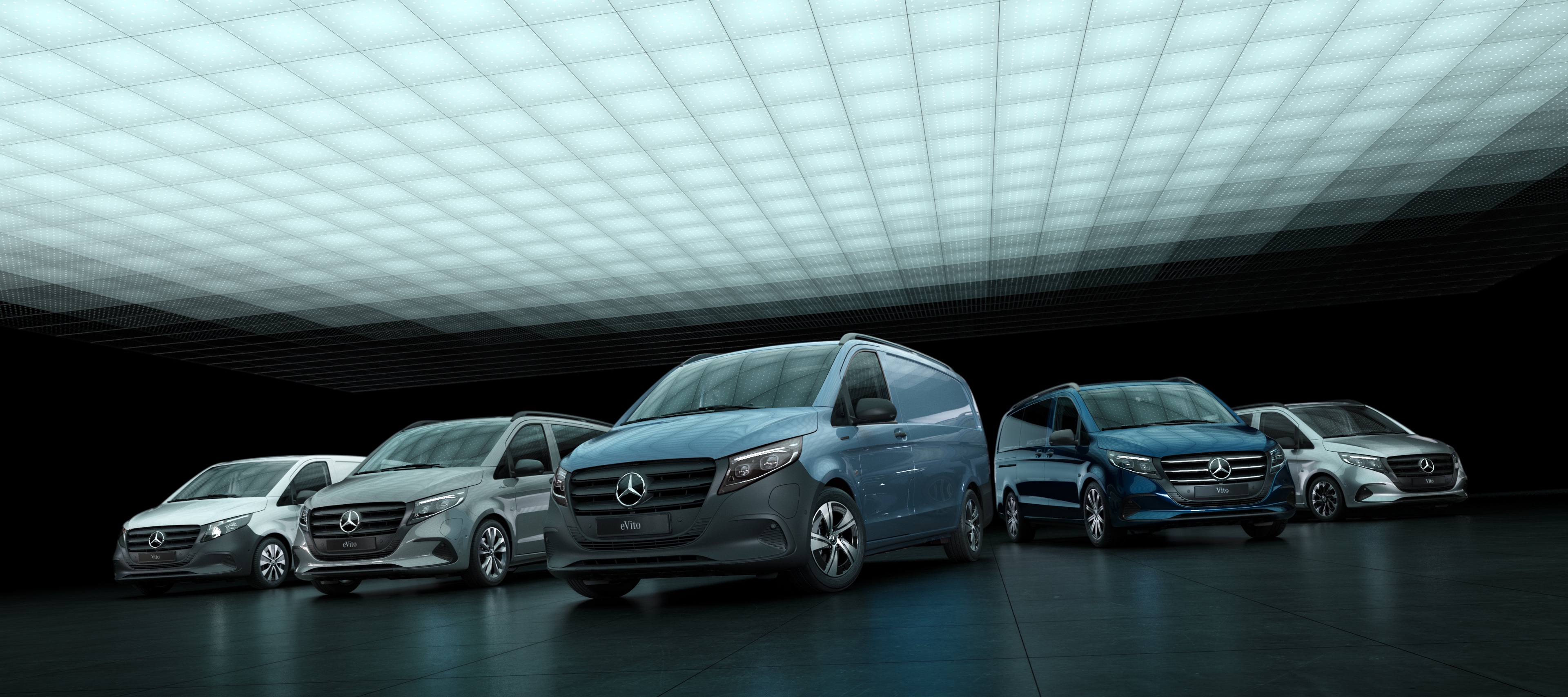 Vito | Veículos comerciais ligeiros Mercedes-Benz O Mercedes-Benz eVito Furgão, Vito Furgão, Vito Mixto, eVito Tourer e Vito Tourer lado a lado num armazém.