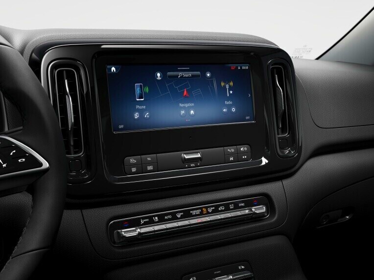 Poupe tempo com o rápido sistema de navegação Mercedes-Benz, com entradas flexíveis através de operação tátil ou de entrada de voz.
