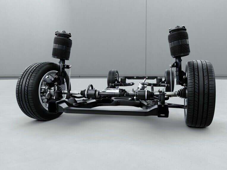 Seja na autoestrada ou num caminho rural em mau estado: com a suspensão pneumática AIRMATIC, usufrui de uma experiência de condução particularmente confortável e segura.