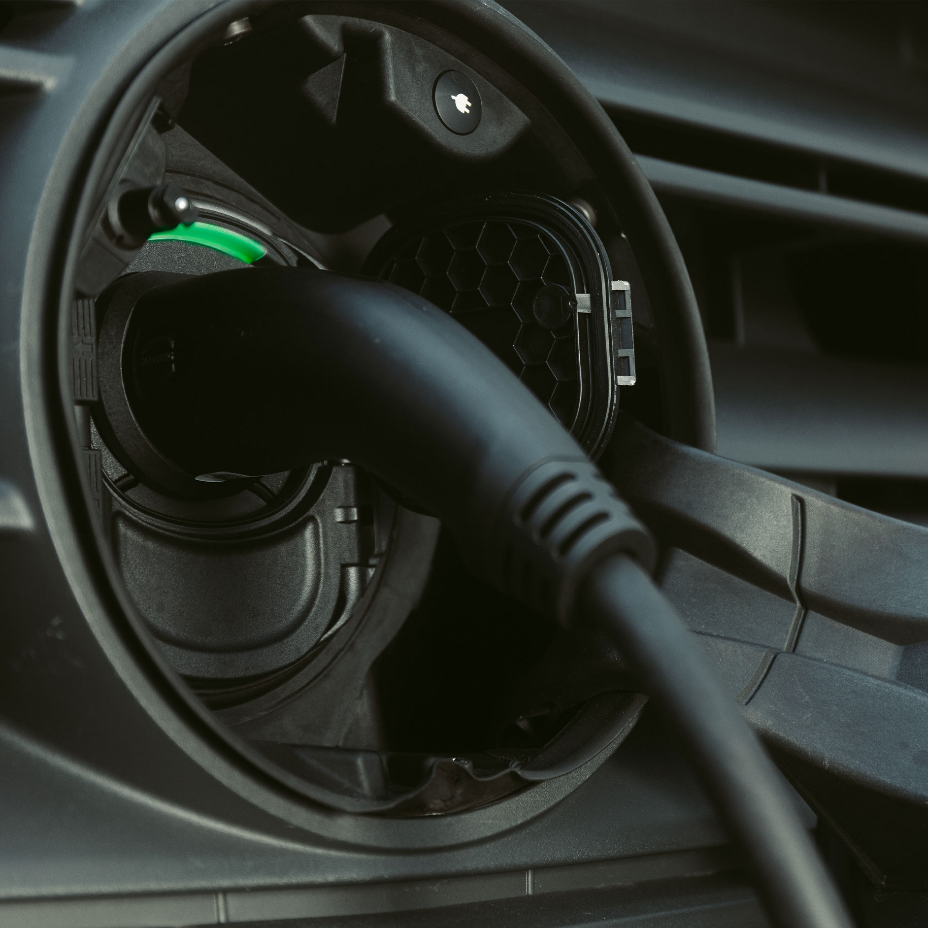 Utilização | Carregamento | Veículos comerciais ligeiros Mercedes-Benz Carregar com a Mercedes-Benz Wallbox.