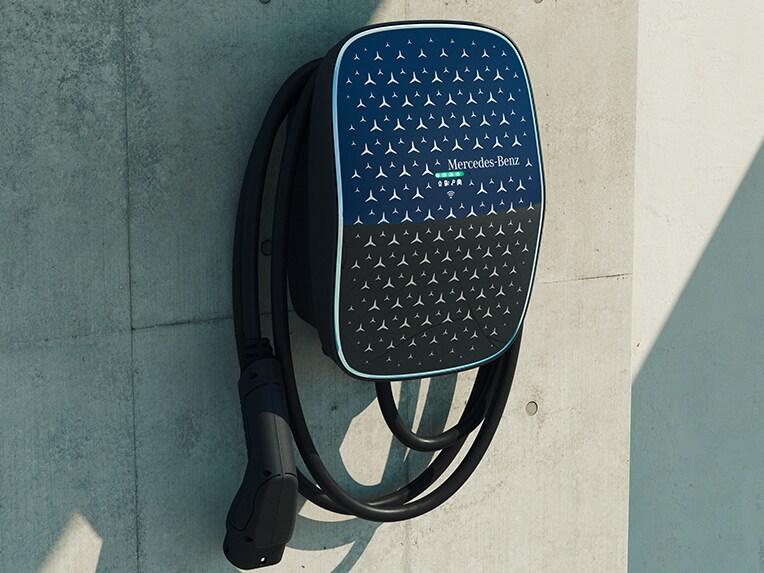 A Mercedes-Benz Wallbox, cuja caixa segue os princípios de design do Mercedes-EQ.