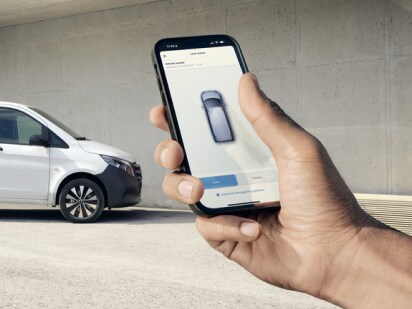 A vista das funcionalidades digitais extras da Mercedes-Benz relevante para as funcionalidades remotas num smartphone.