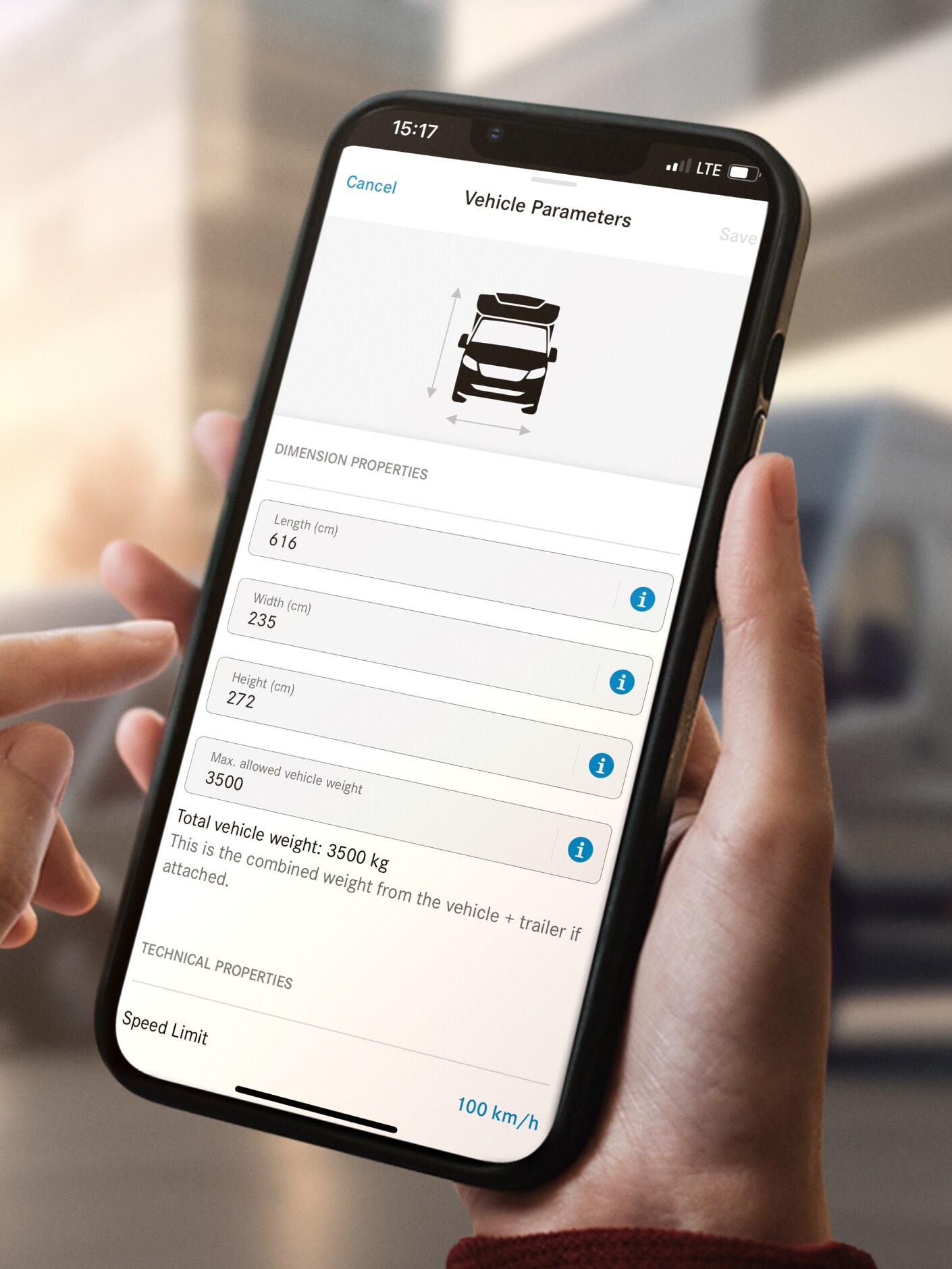 Visualização gráfica das dimensões do veículo na aplicação Mercedes-Benz num smartphone.