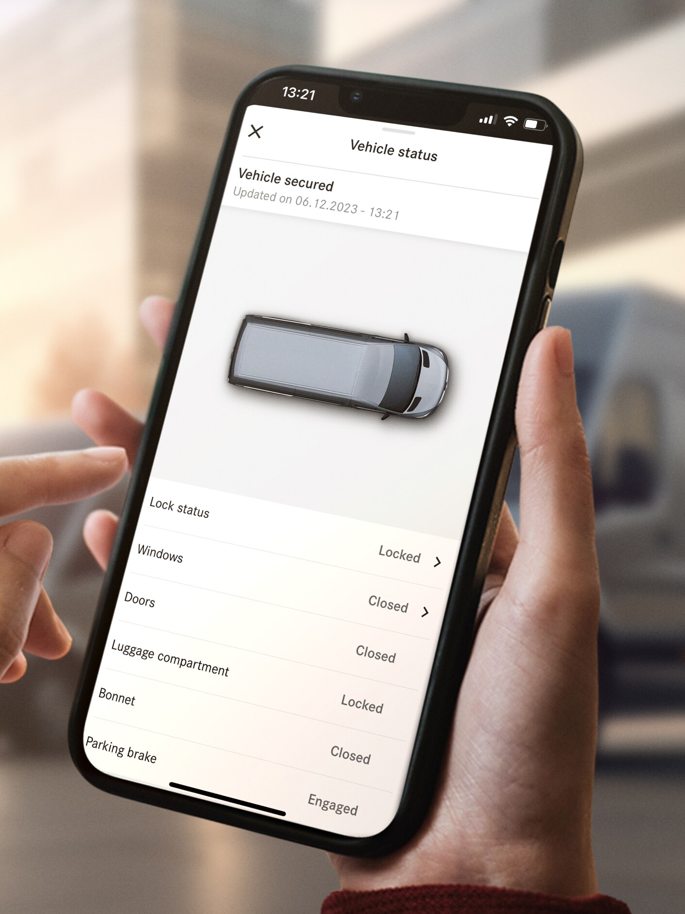 A função de recuperação remota do estado do veículo da Mercedes-Benz num smartphone.