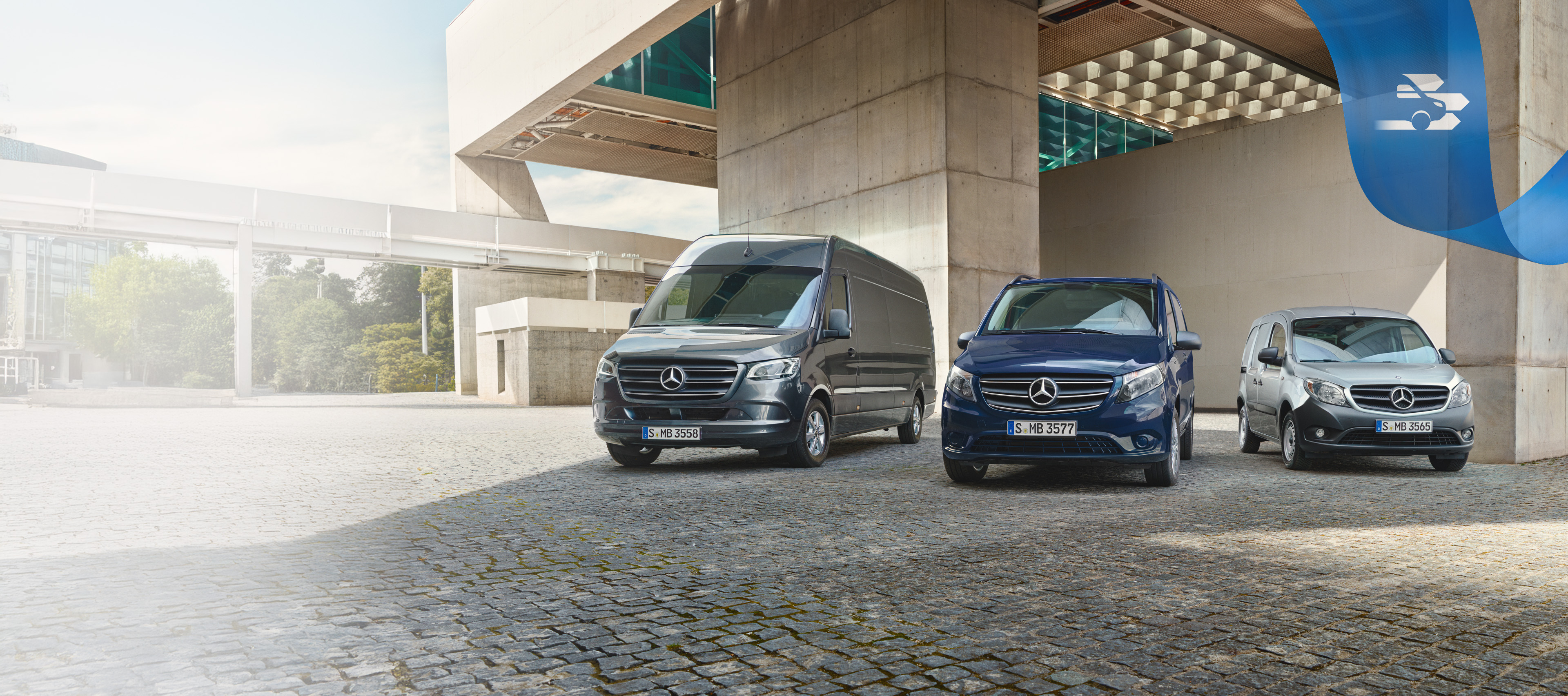 Mercedes-Benz | Garantia de Qualidade de Veículos Comerciais Ligeiros Três veículos comerciais ligeiros Mercedes-Benz que simbolizam a garantia de veículos novos e a garantia do fabricante sem preocupações.
