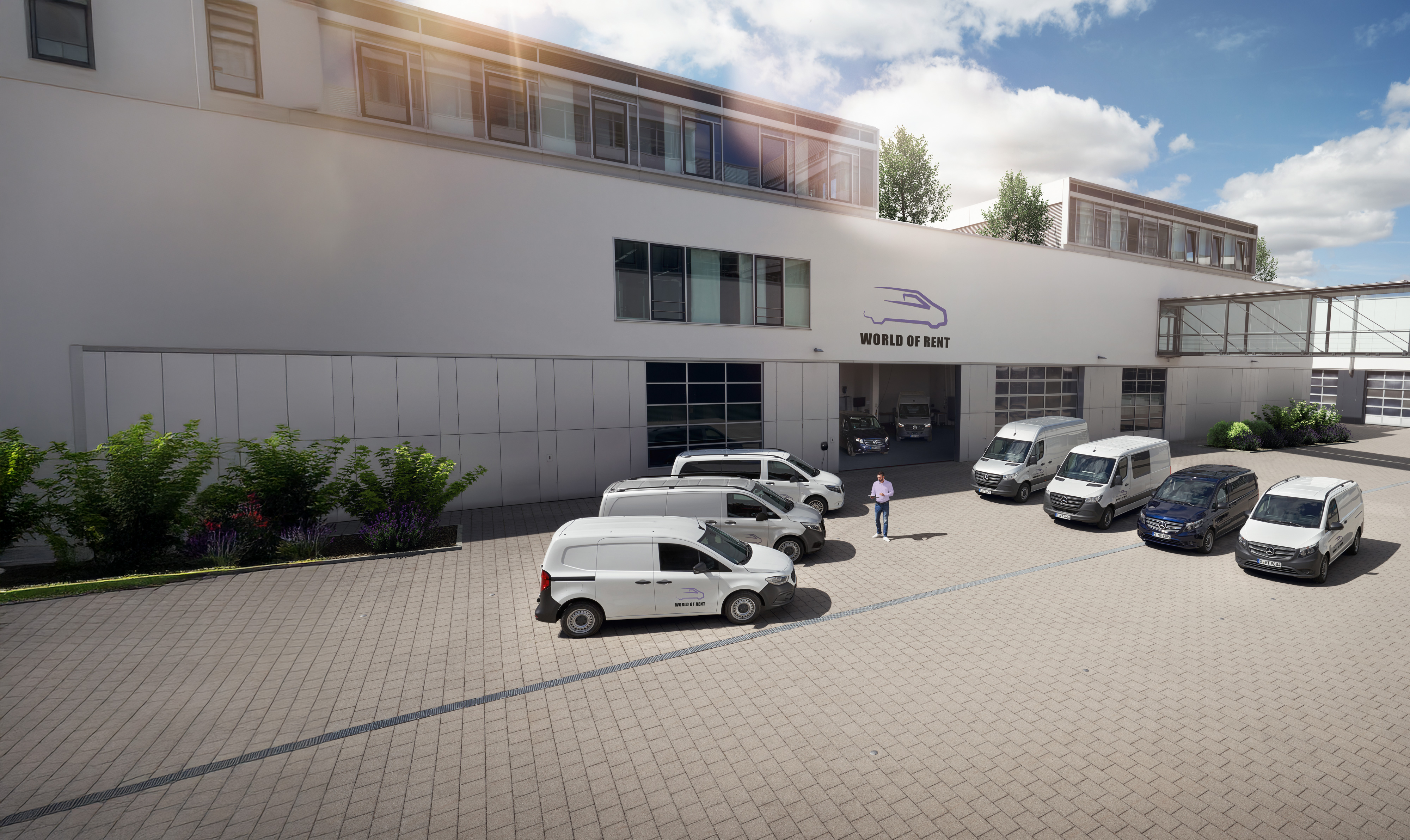 Mercedes-Benz | Visão geral dos serviços | Serviços de frotas Uma frota de veículos comerciais ligeiros Mercedes-Benz em frente a um edifício de uma empresa.