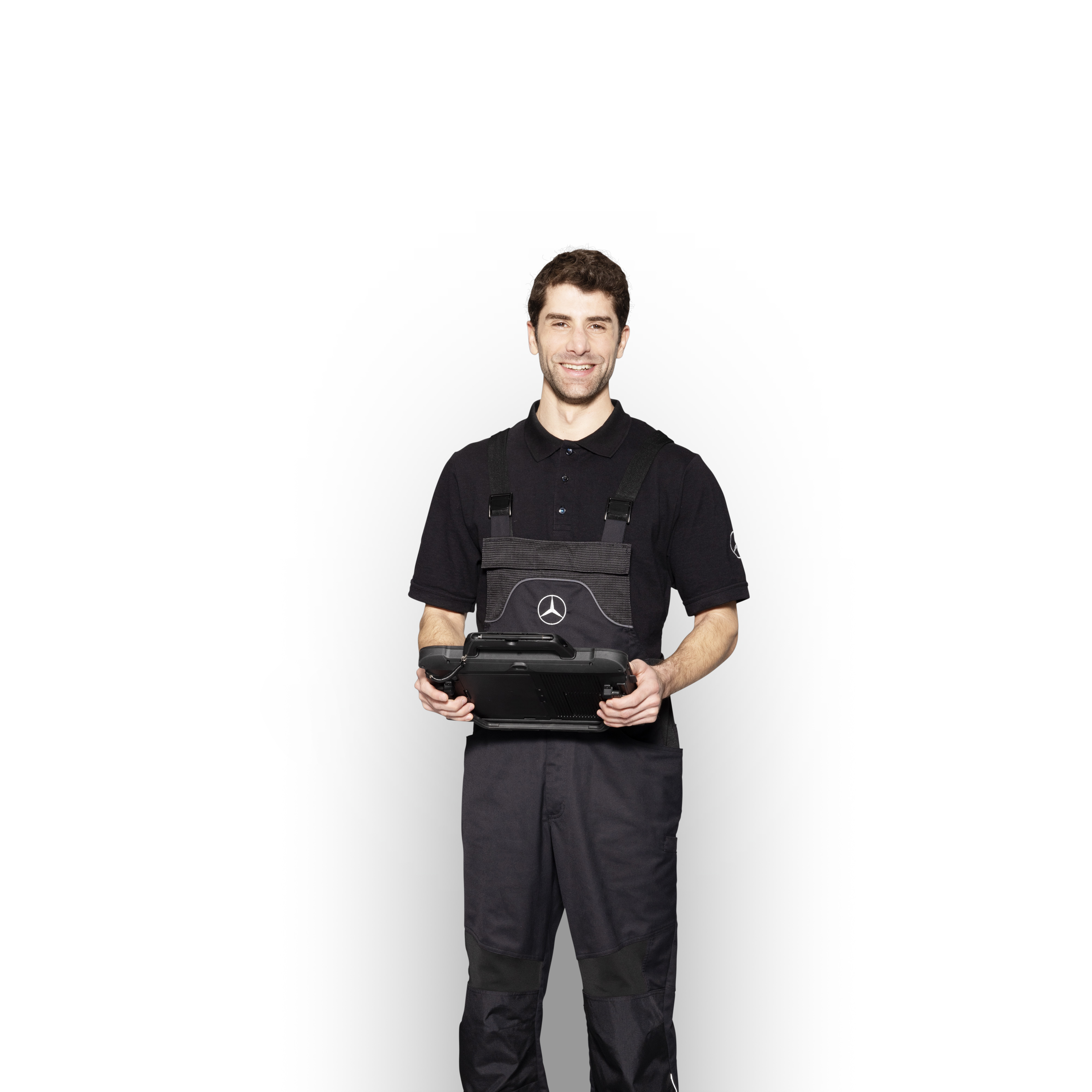 Mercedes-Benz | Reparação Mecânico da Mercedes-Benz com roupa de trabalho, a segurar um tablet pronto para comunicar os danos.